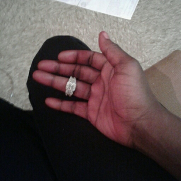 Diamond ring - Picture 1 of 2